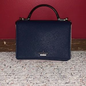 I am selling a Kate Spade hand bag/ cross body